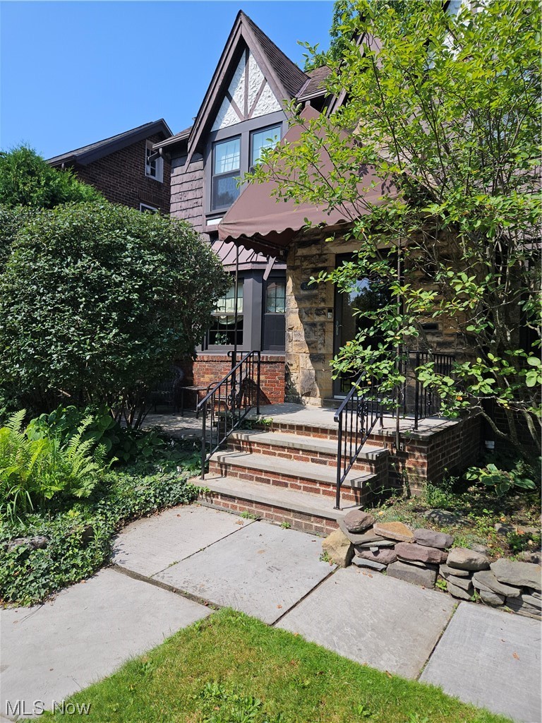 2400 Rinard Road Cleveland, OH 44118 - Photo 3 of 35 Gallery Image 3