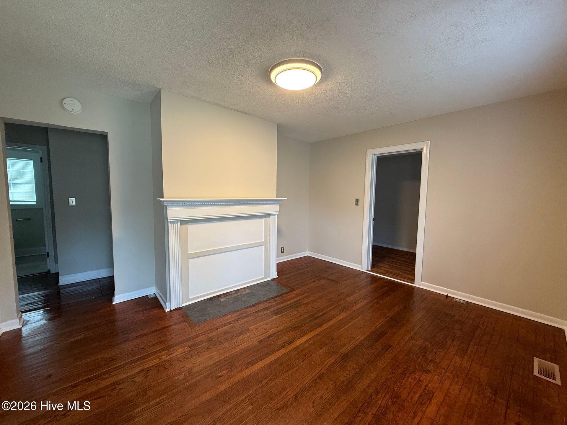206 Queens Road Jacksonville, NC 28540 - Photo 2 of 13