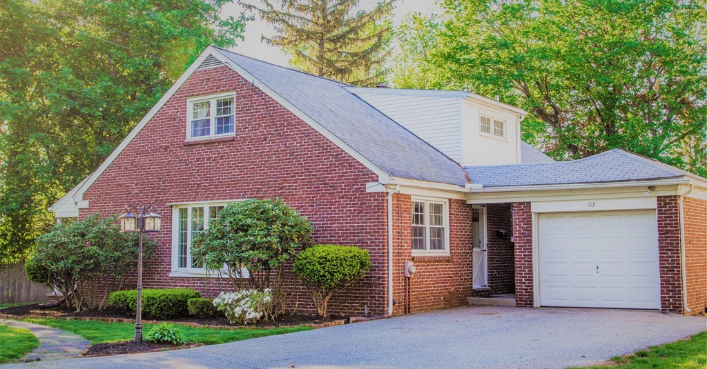 113 Granby Road South Hadley, MA 01075 - Photo 1 of 18 Gallery Image 1