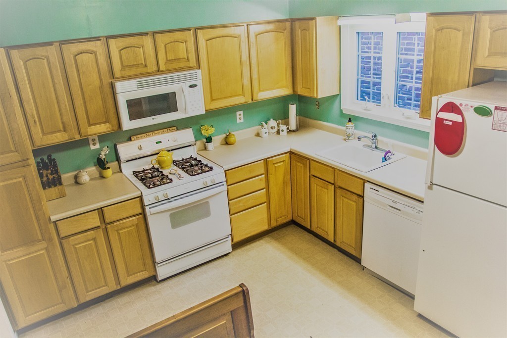 113 Granby Road South Hadley, MA 01075 - Photo 6 of 18 Gallery Image 6