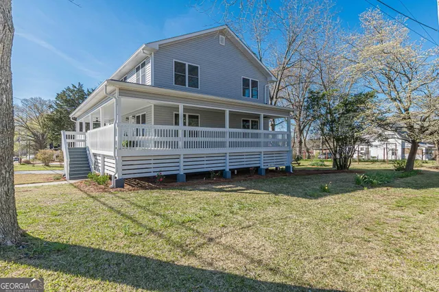 a house view with a outdoor space