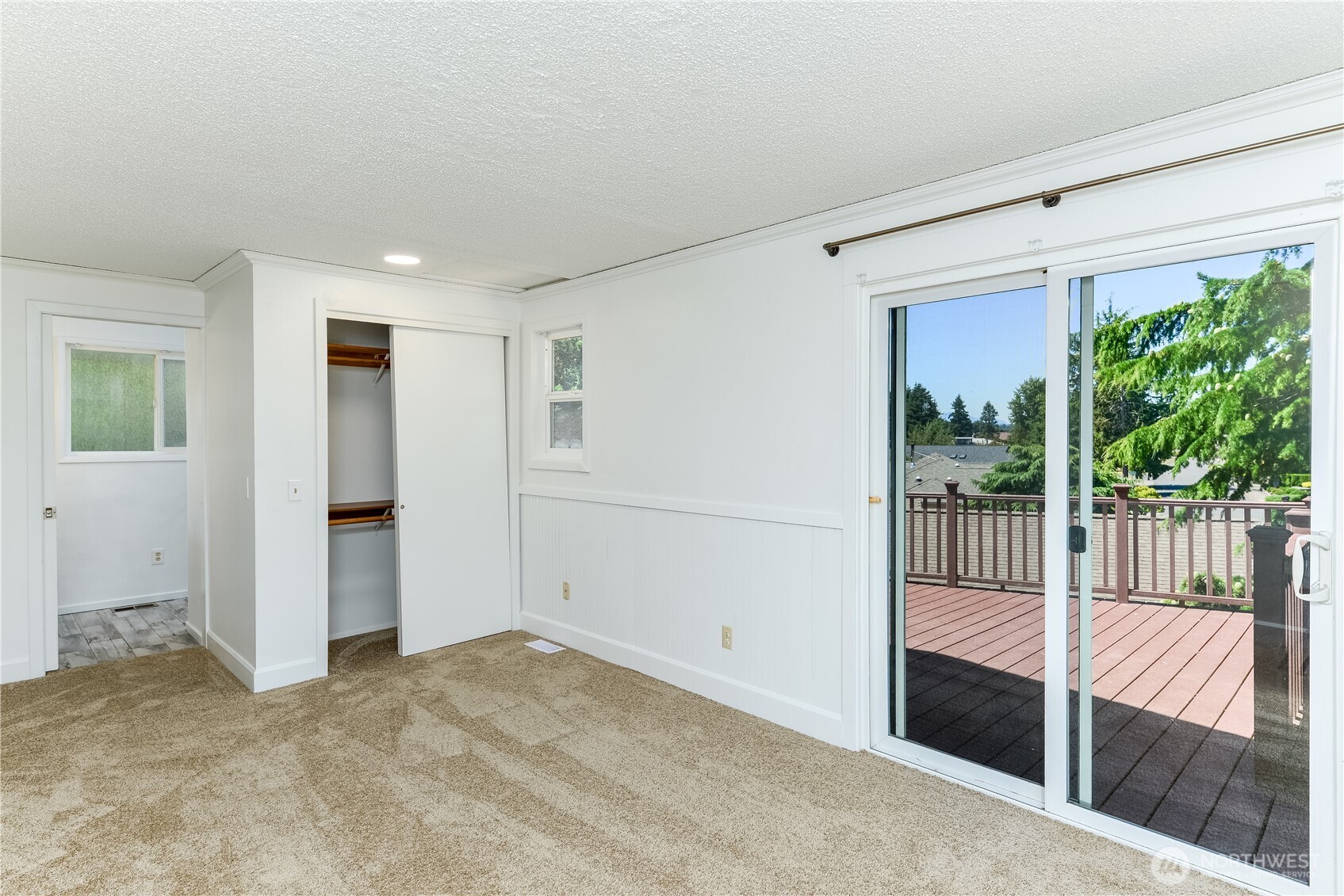 179 Hurricane Ridge Drive Sequim, WA 98382 - Photo 25 of 34 a view of entryway with balcony