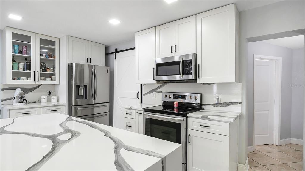 6424 Yorkshire Road Tampa, FL 33634 - Photo 10 of 59 Gallery Image 10