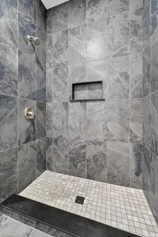 $279,900 | 117 West North F Street, Gas City, IN 46933