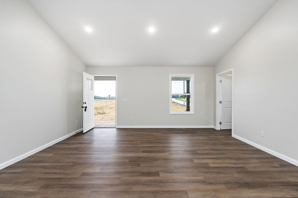 14287 Old Kentucky Road Walling, TN 38587 - Photo 4 of 31 Gallery Image 4