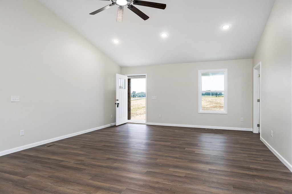 14287 Old Kentucky Road Walling, TN 38587 - Photo 5 of 31 Gallery Image 5