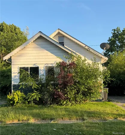 $25,000 | 766 East Bundy Avenue, Flint, MI 48505