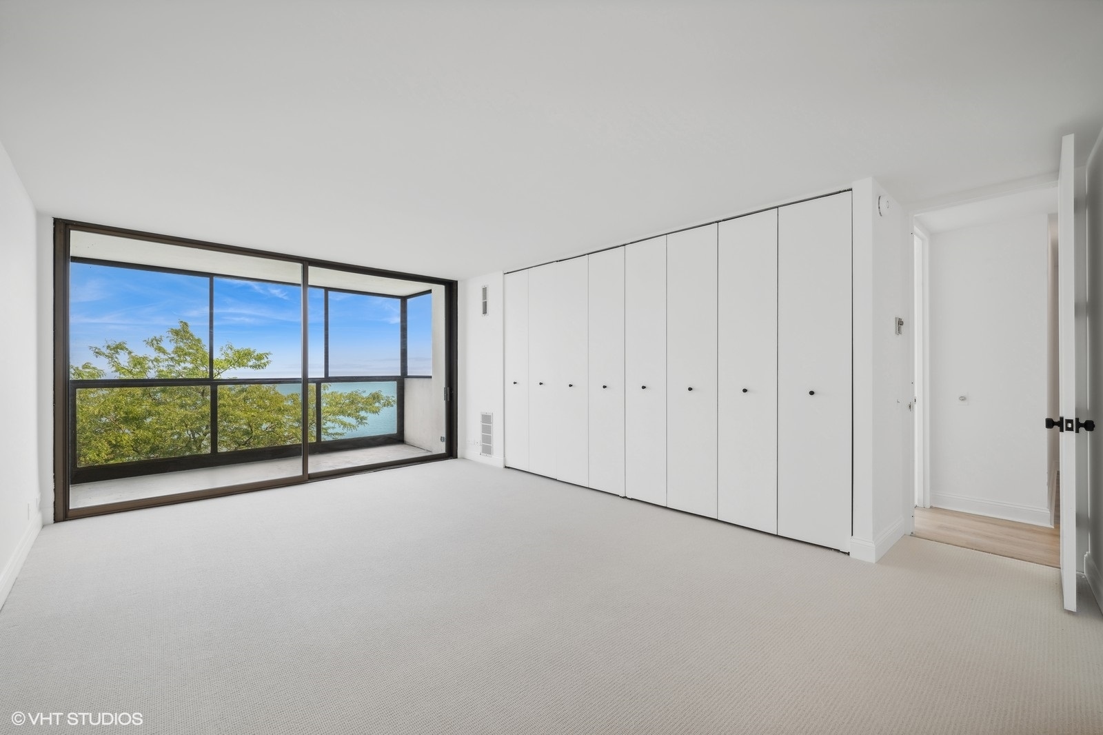 1500 Sheridan Road, Unit 4J Wilmette, IL 60091 - Photo 12 of 24 a view of an empty room with a sliding door