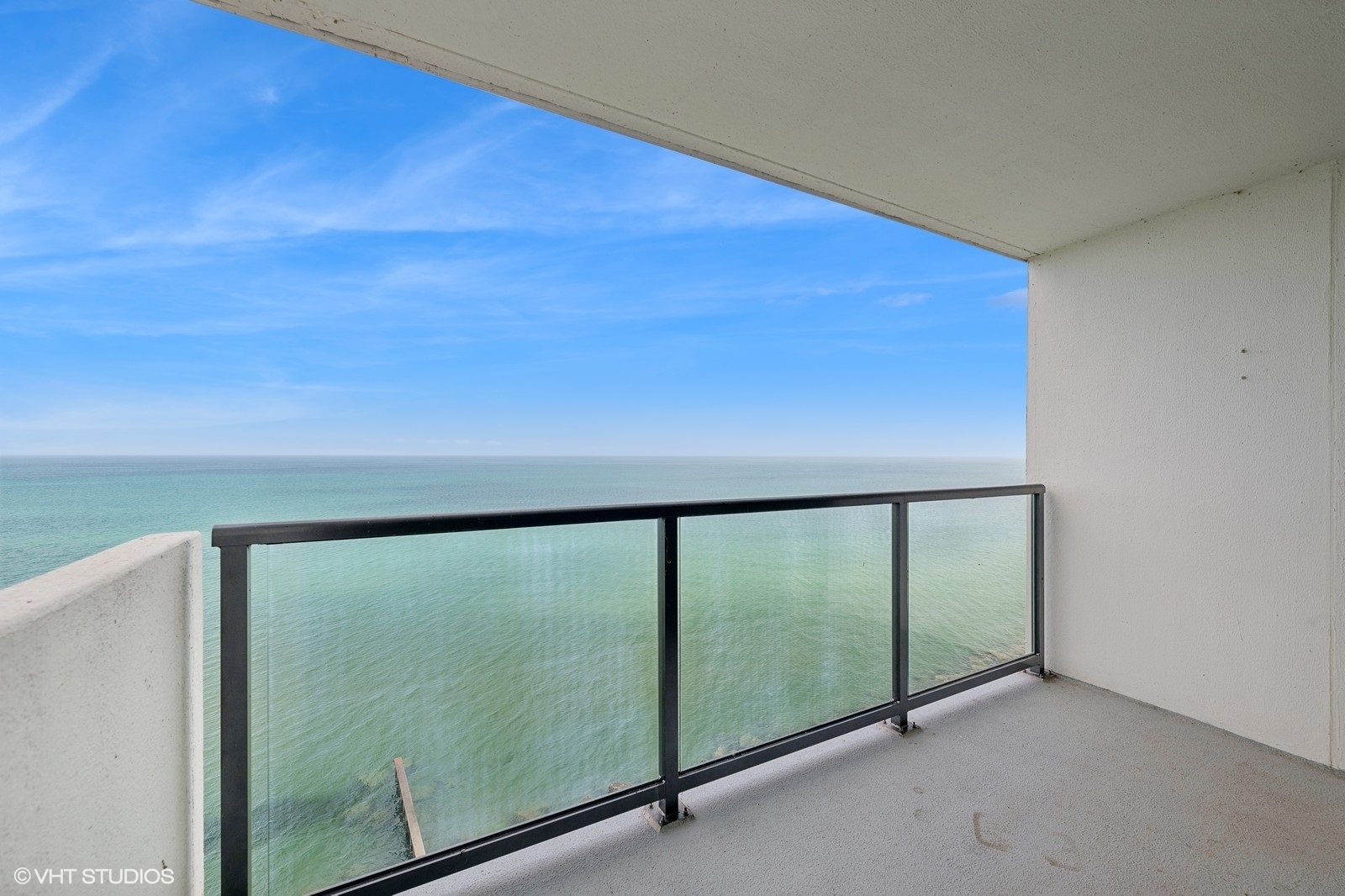 1500 Sheridan Road, Unit 4J Wilmette, IL 60091 - Photo 19 of 24 a view of a large window