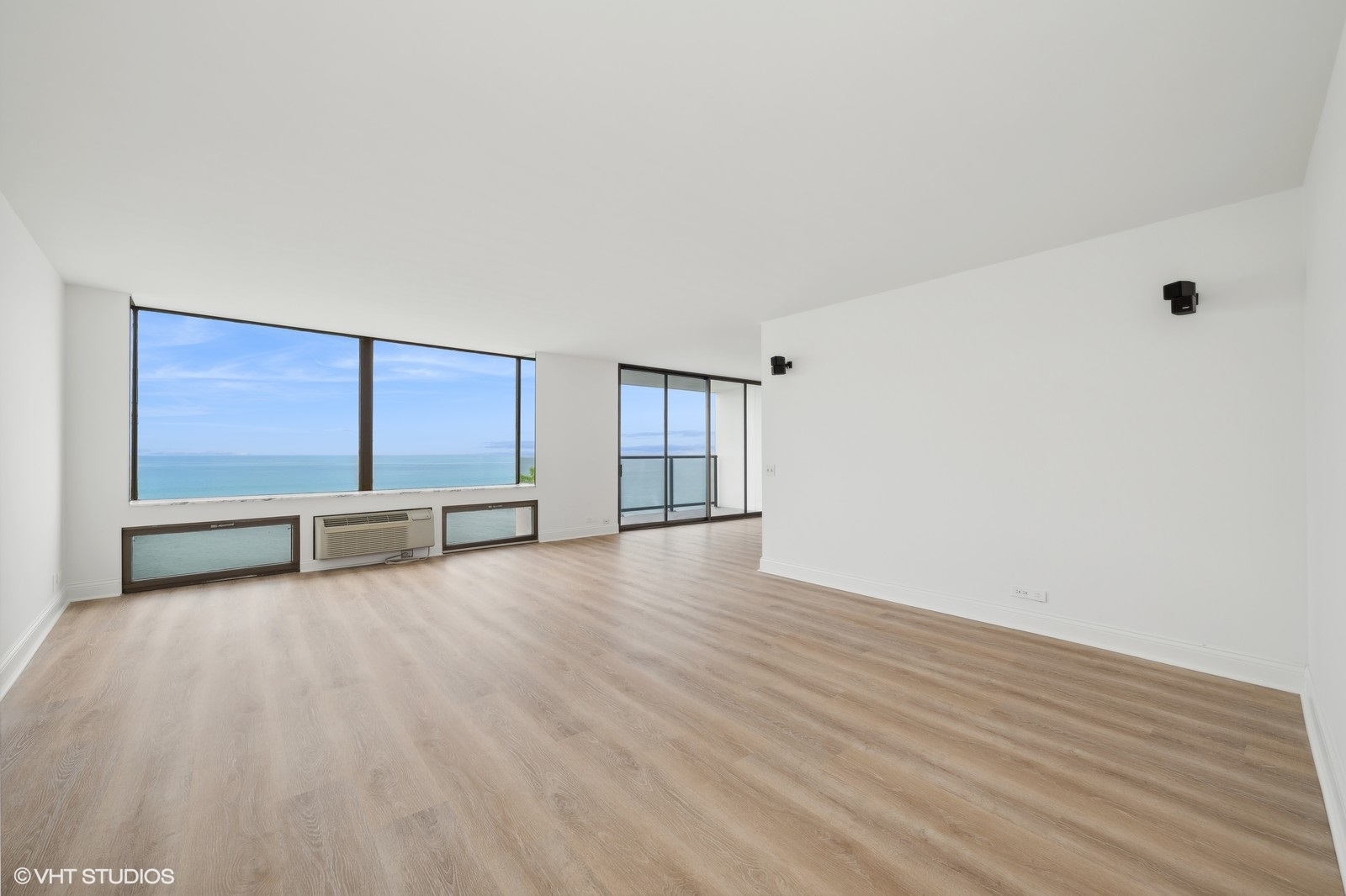 1500 Sheridan Road, Unit 4J Wilmette, IL 60091 - Photo 3 of 24 a view of an empty room with a window