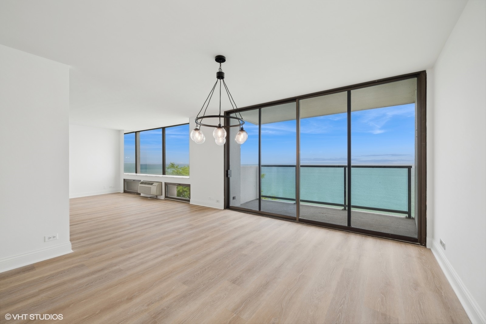 1500 Sheridan Road, Unit 4J Wilmette, IL 60091 - Photo 6 of 24 a view of a garage