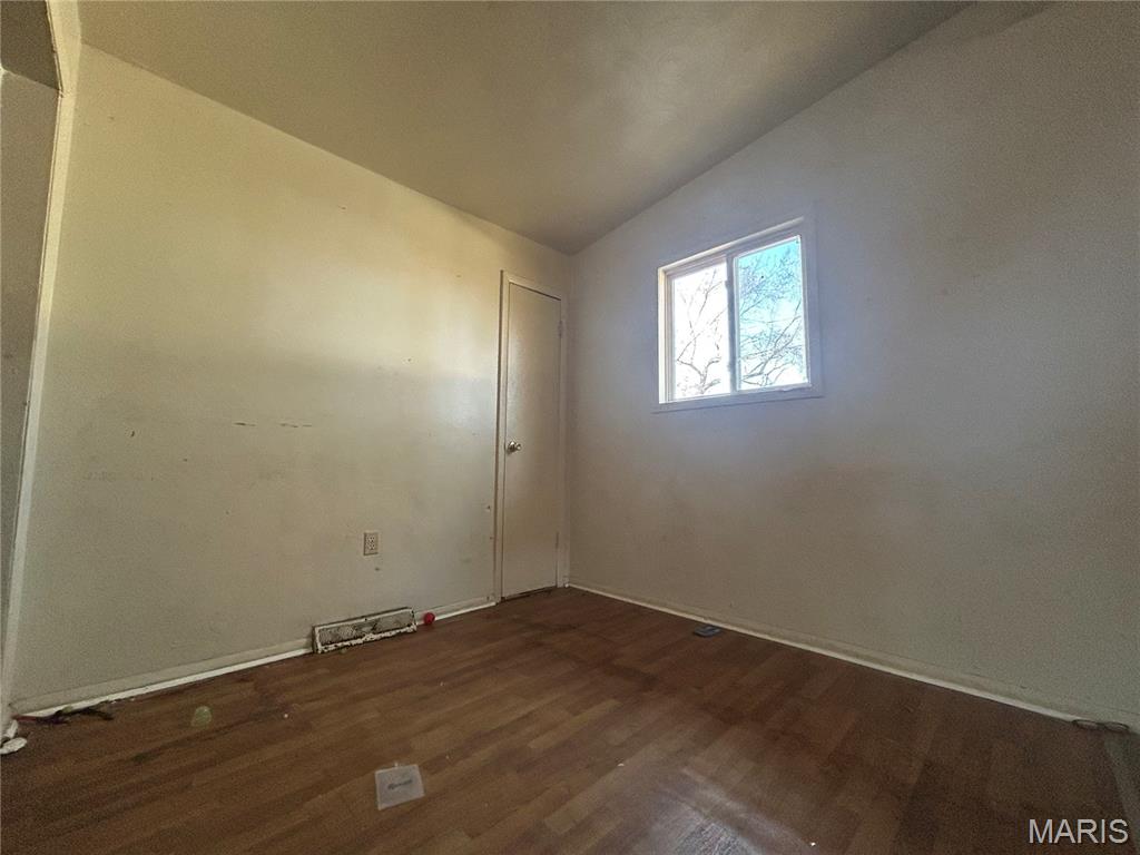 809 Thomas Avenue St. Louis, MO 63135 - Photo 3 of 10