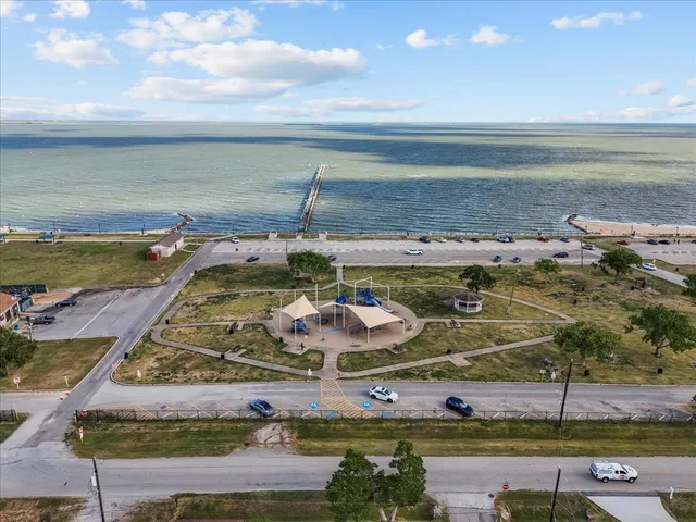 $303,500 | 101 Grove Street, La Porte, TX 77571