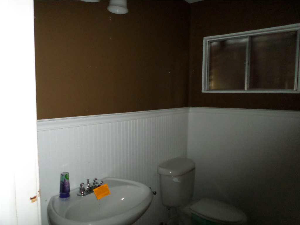 2429 Nottingham Road Jackson, MS 39211 - Photo 17 of 19 Half Bath