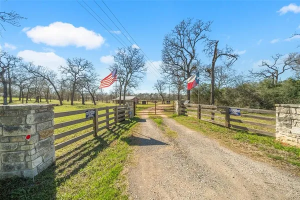 $975 | 22349 Farm To Market 359, Hempstead, TX 77445