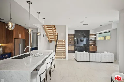 $2,350,000 | 212 Bay Street, Unit 101, Santa Monica, CA 90405