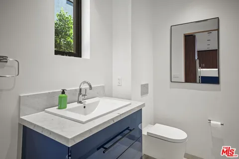 $2,350,000 | 212 Bay Street, Unit 101, Santa Monica, CA 90405