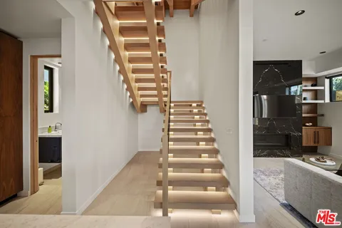 $2,350,000 | 212 Bay Street, Unit 101, Santa Monica, CA 90405