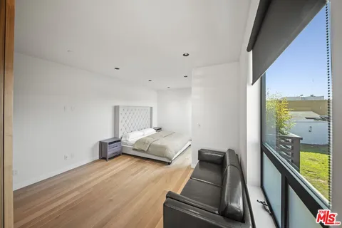 $2,350,000 | 212 Bay Street, Unit 101, Santa Monica, CA 90405