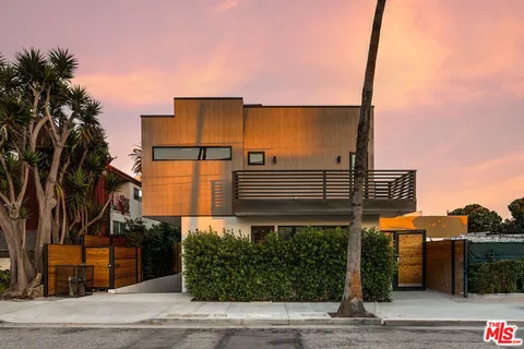 $2,350,000 | 212 Bay Street, Unit 101, Santa Monica, CA 90405