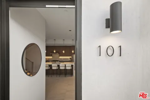 $2,350,000 | 212 Bay Street, Unit 101, Santa Monica, CA 90405