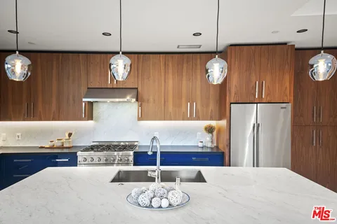 $2,350,000 | 212 Bay Street, Unit 101, Santa Monica, CA 90405