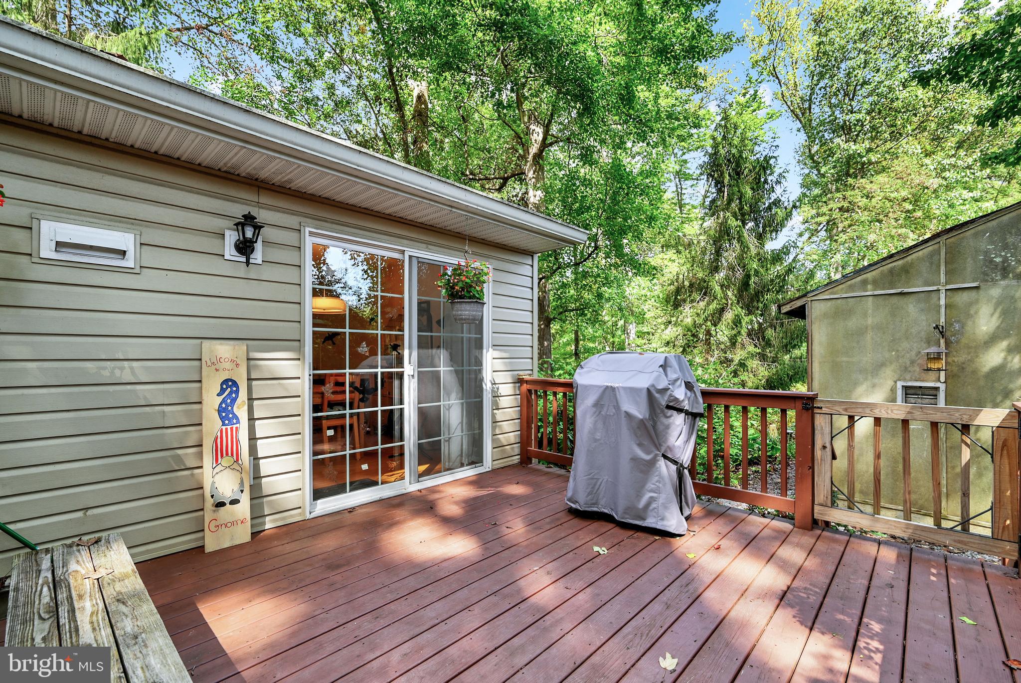 4685 Geeting Road Westminster, MD 21158 - Photo 23 of 36 back deck