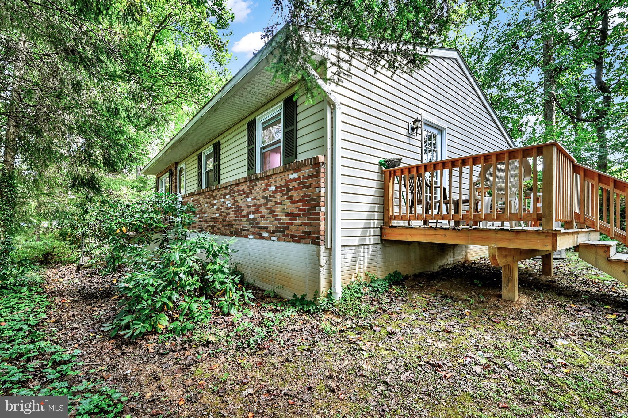 4685 Geeting Road Westminster, MD 21158 - Photo 28 of 36 side of house with side deck