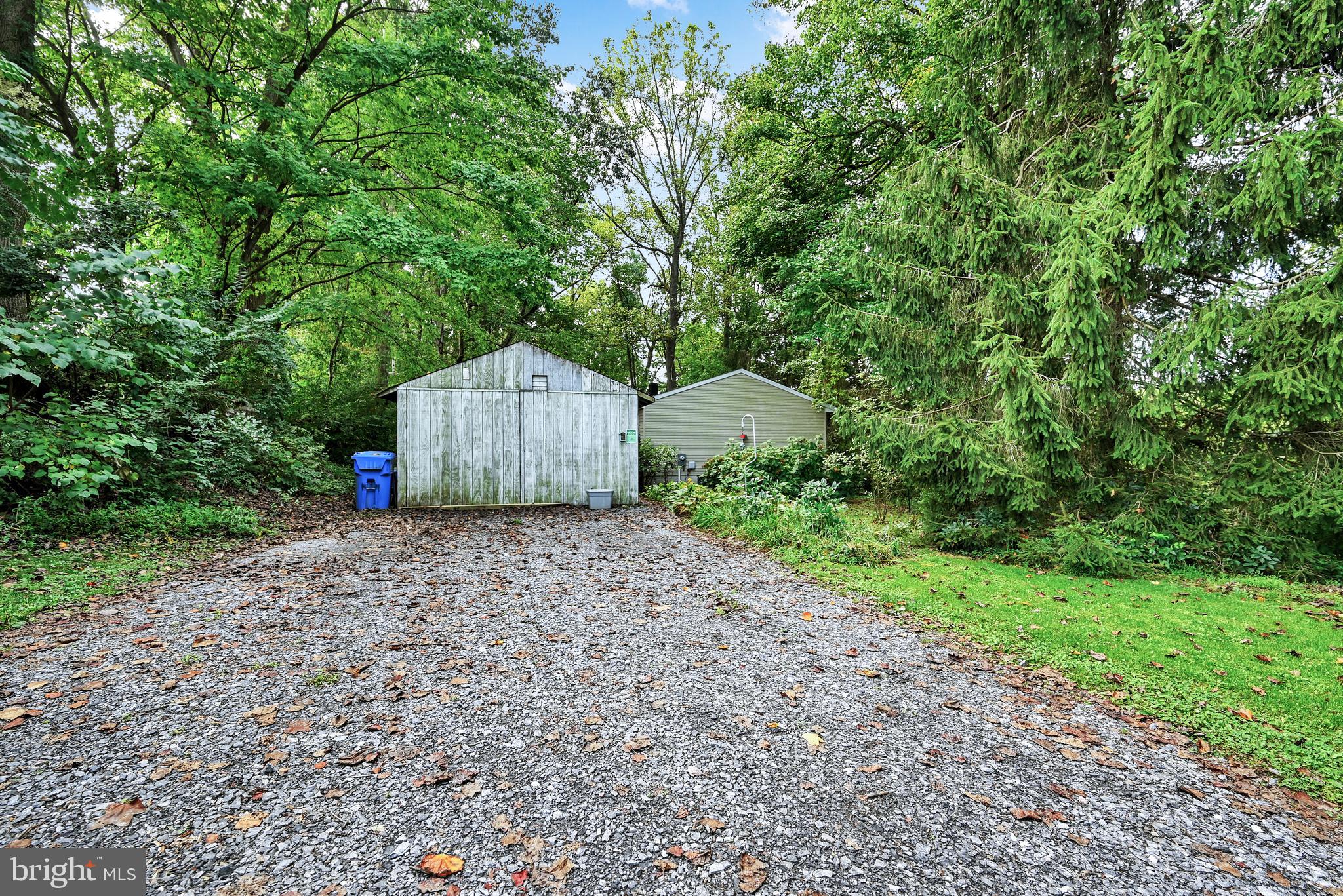 4685 Geeting Road Westminster, MD 21158 - Photo 30 of 36 driveway and garage