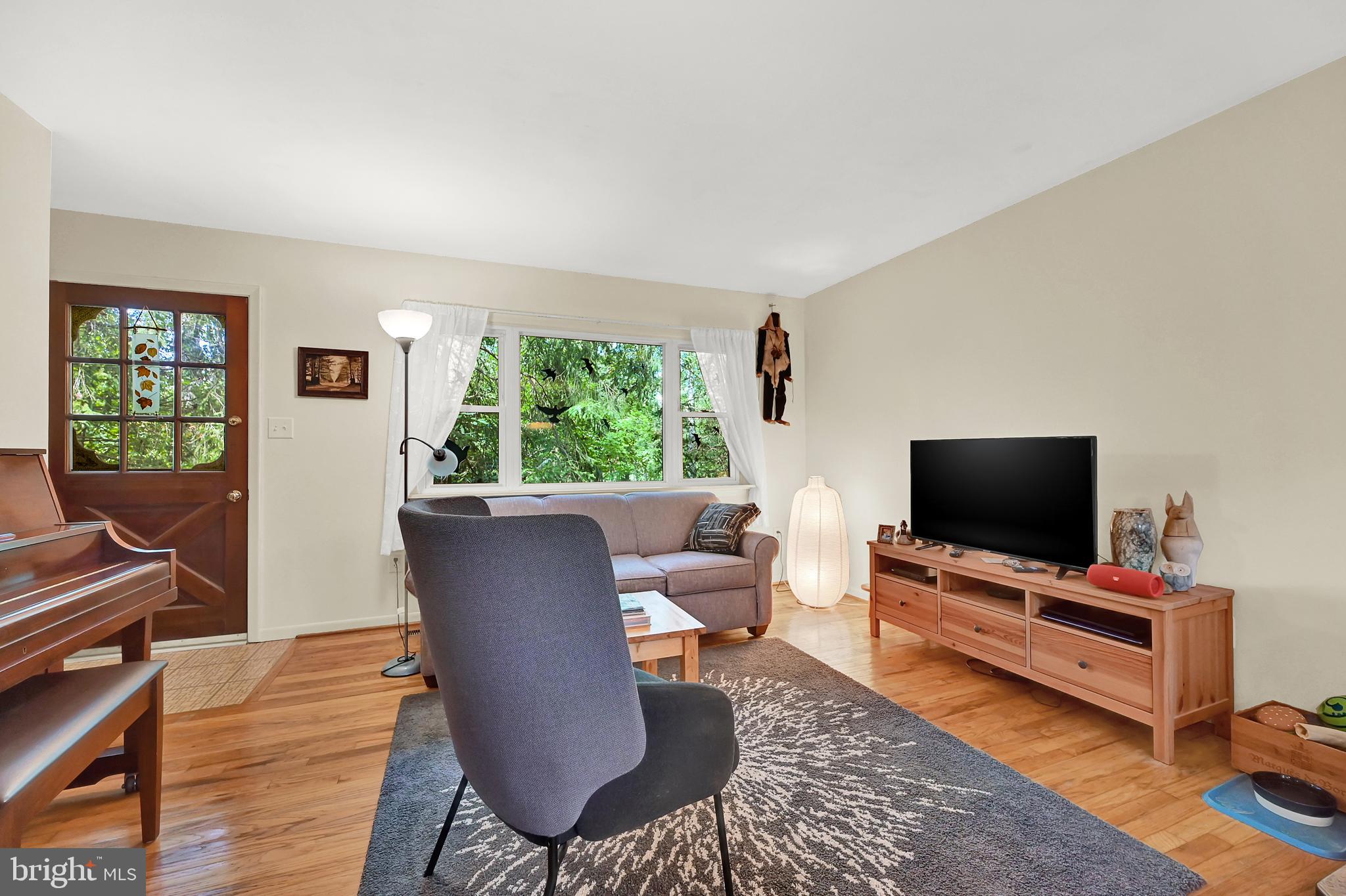 4685 Geeting Road Westminster, MD 21158 - Photo 4 of 36 Original hardwood flooring throughout!