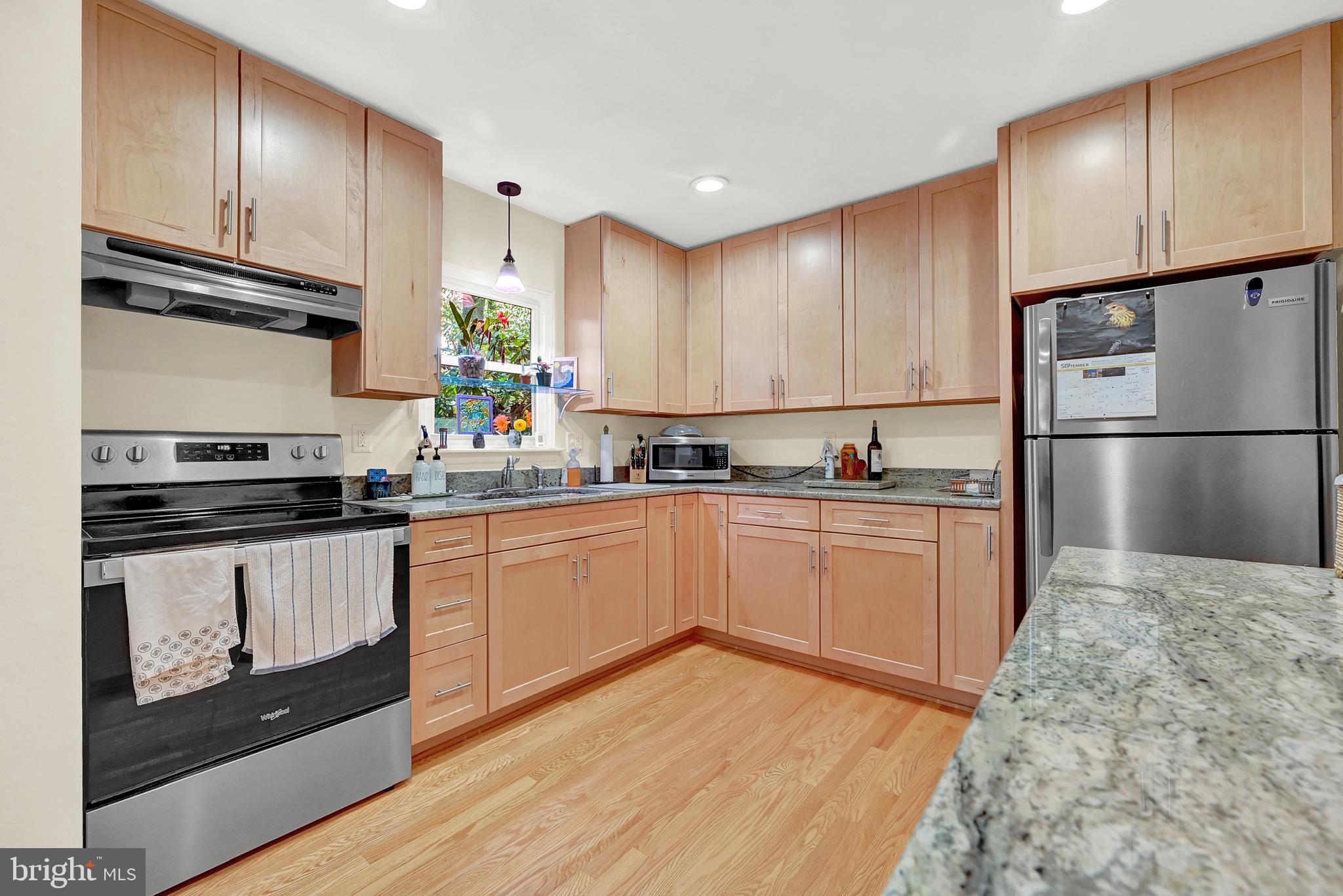 4685 Geeting Road Westminster, MD 21158 - Photo 8 of 36 Granite and HW flooring!