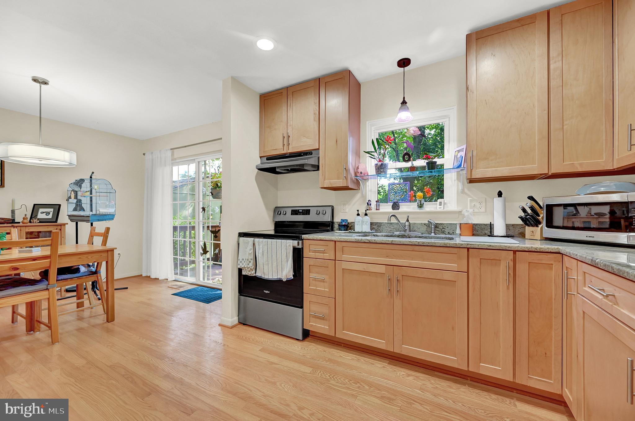 4685 Geeting Road Westminster, MD 21158 - Photo 10 of 36 Newer cabinets