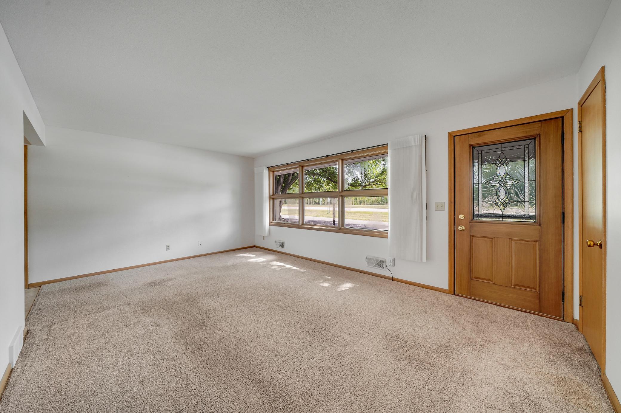 903 Parallel Street Chaska, MN 55318 - Photo 3 of 47 Gallery Image 3