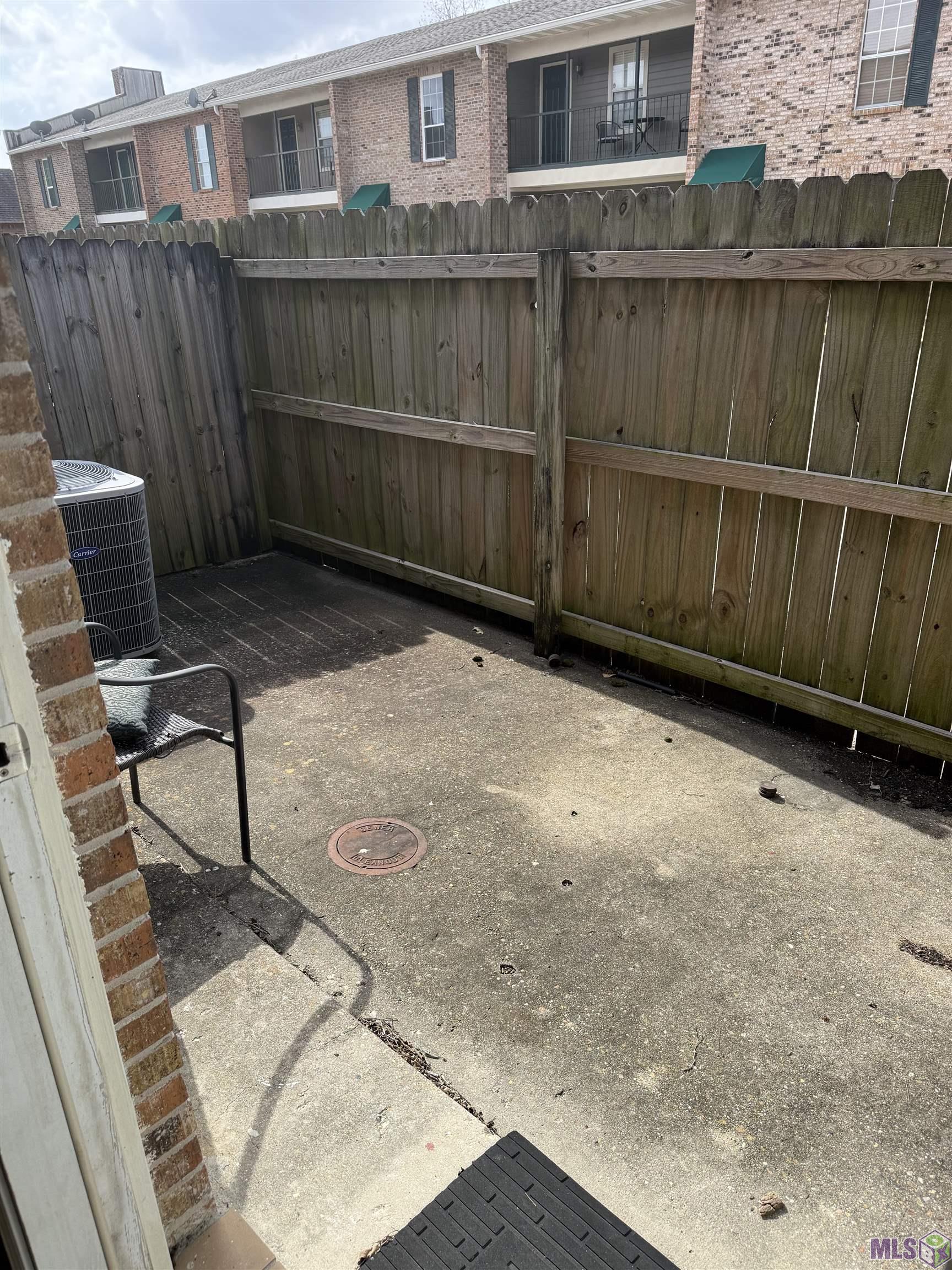 4624 Parkoaks Drive, Unit 9 Baton Rouge, LA 70816 - Photo 4 of 9