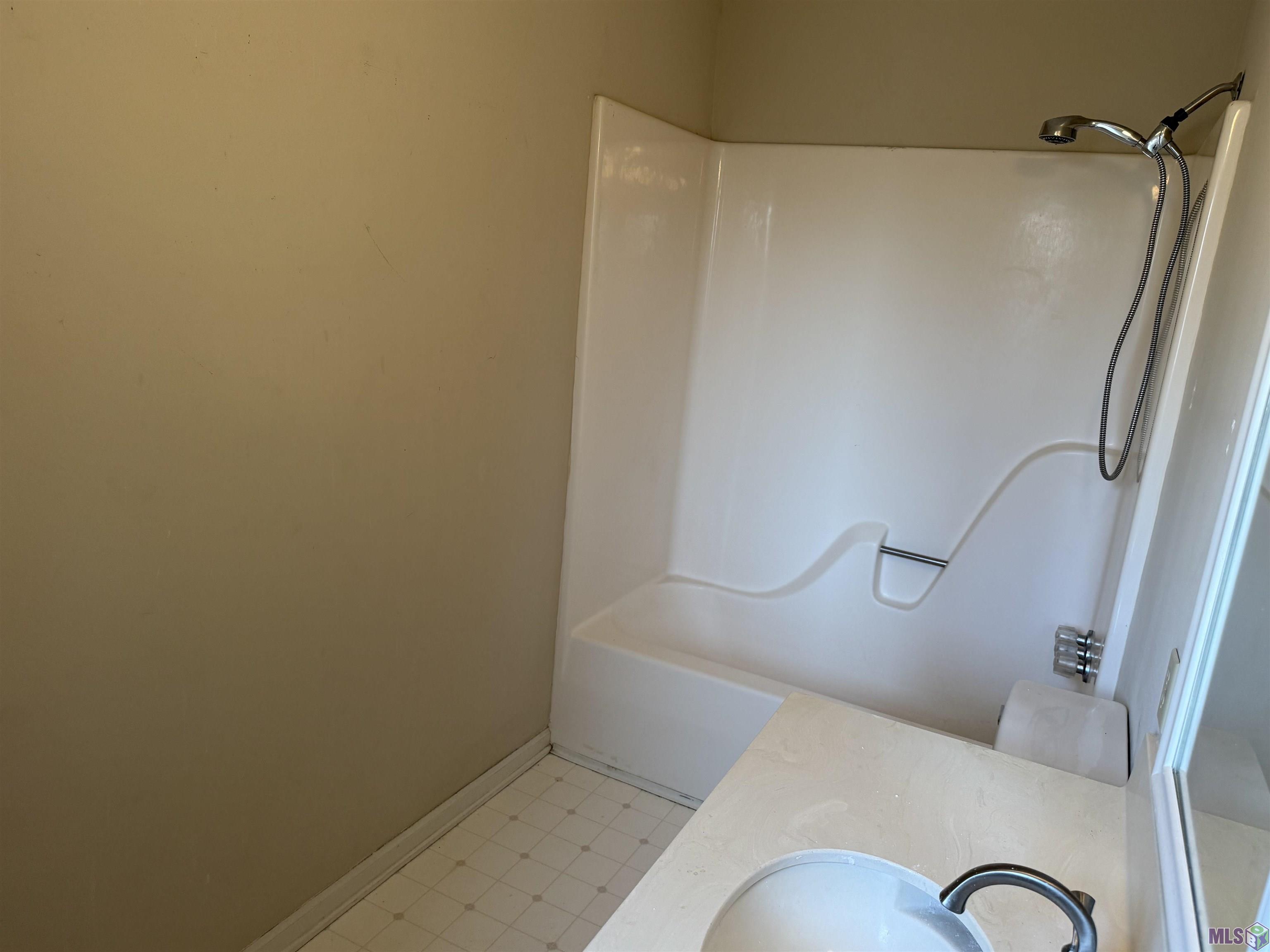 4624 Parkoaks Drive, Unit 9 Baton Rouge, LA 70816 - Photo 7 of 9