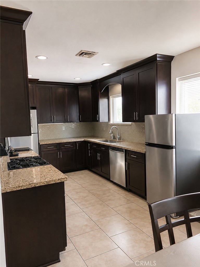 5645 Crest Avenue Riverside, CA 92503 - Photo 3 of 6