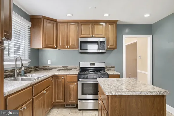 $2,300 | 6609 Fairdel Avenue, Baltimore, MD 21206