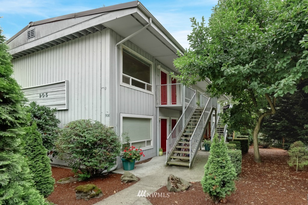 905 North 36th Street Seattle, WA 98103 - Photo 1 of 14 Gallery Image 1
