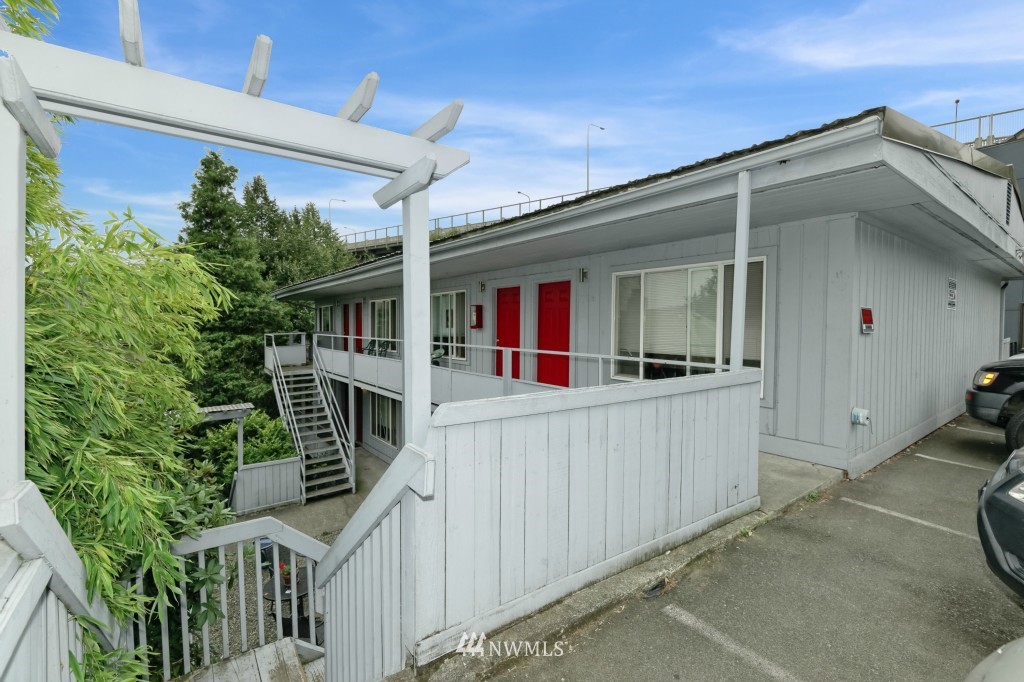 905 North 36th Street Seattle, WA 98103 - Photo 12 of 14 Gallery Image 12