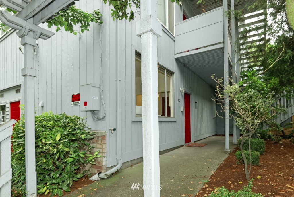 905 North 36th Street Seattle, WA 98103 - Photo 13 of 14 Gallery Image 13