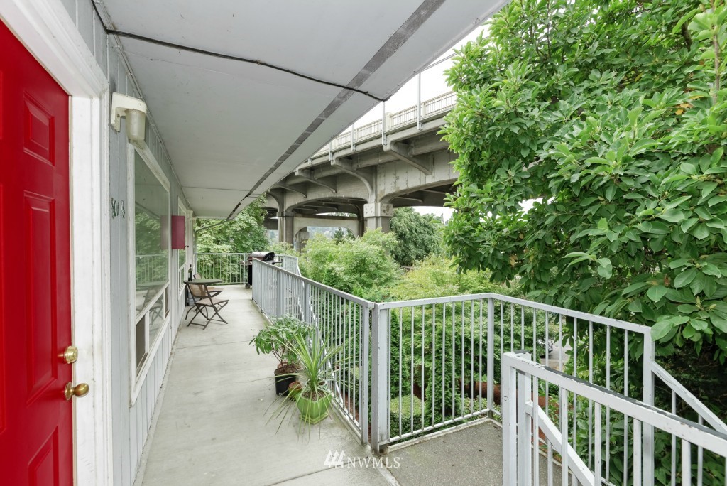 905 North 36th Street Seattle, WA 98103 - Photo 3 of 14 Gallery Image 3