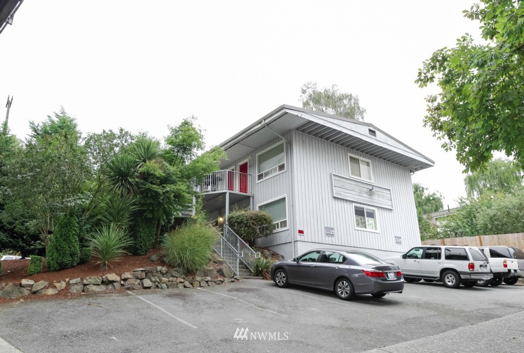 905 North 36th Street Seattle, WA 98103 - Photo 4 of 14 Gallery Image 4