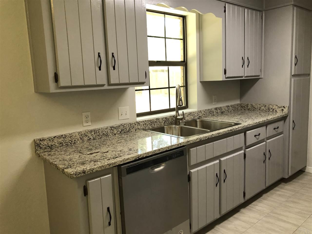 5577 Northrop Road Milton, FL 32570 - Photo 4 of 18 Granite, Stainless, Lights and hardware updated