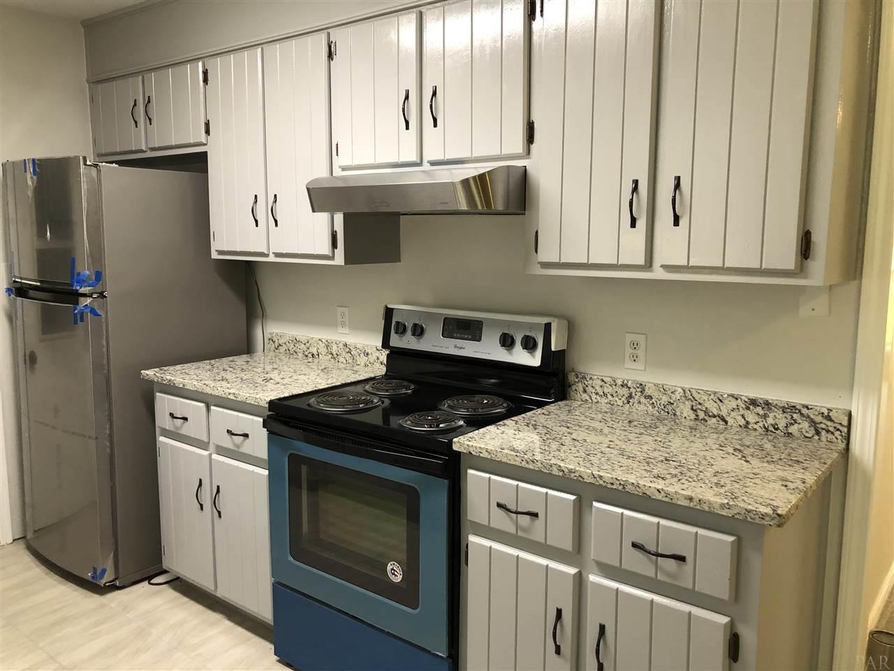 5577 Northrop Road Milton, FL 32570 - Photo 5 of 18 Granite, Stainless, Lights and hardware updated