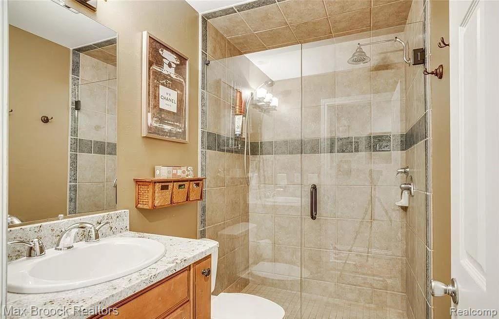 126 Manor Way Rochester, MI 48309 - Photo 23 of 33