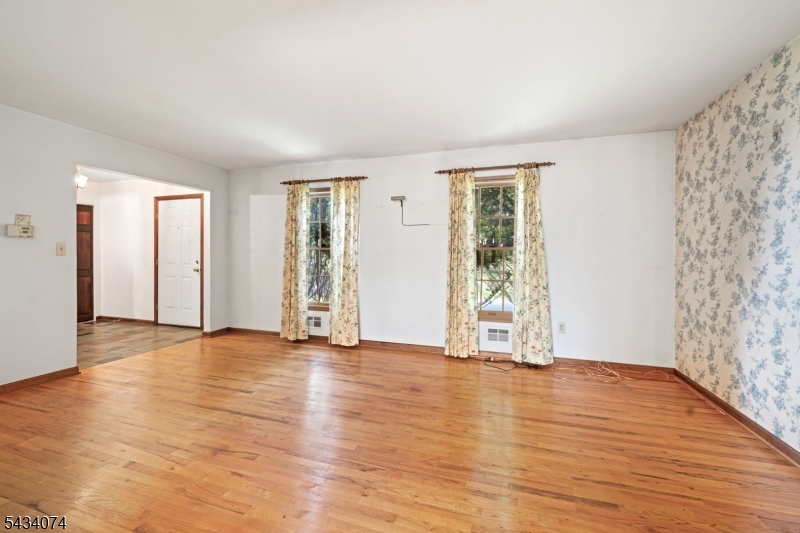 42 Higginsville Road Neshanic Station, NJ 08853 - Photo 6 of 33