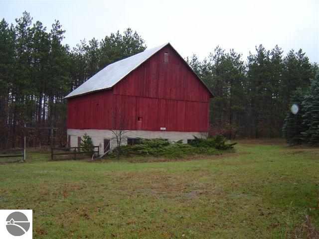 6177 Summit City Road Kingsley, MI 49649 - Photo 3 of 11 1740532-2.JPG