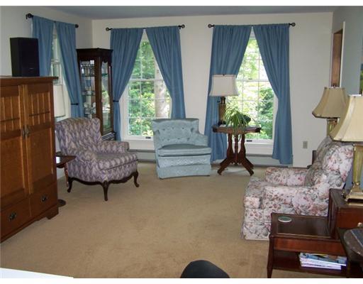 46 Hemlock Road Brunswick, ME 04011 - Photo 10 of 24 Living Room.