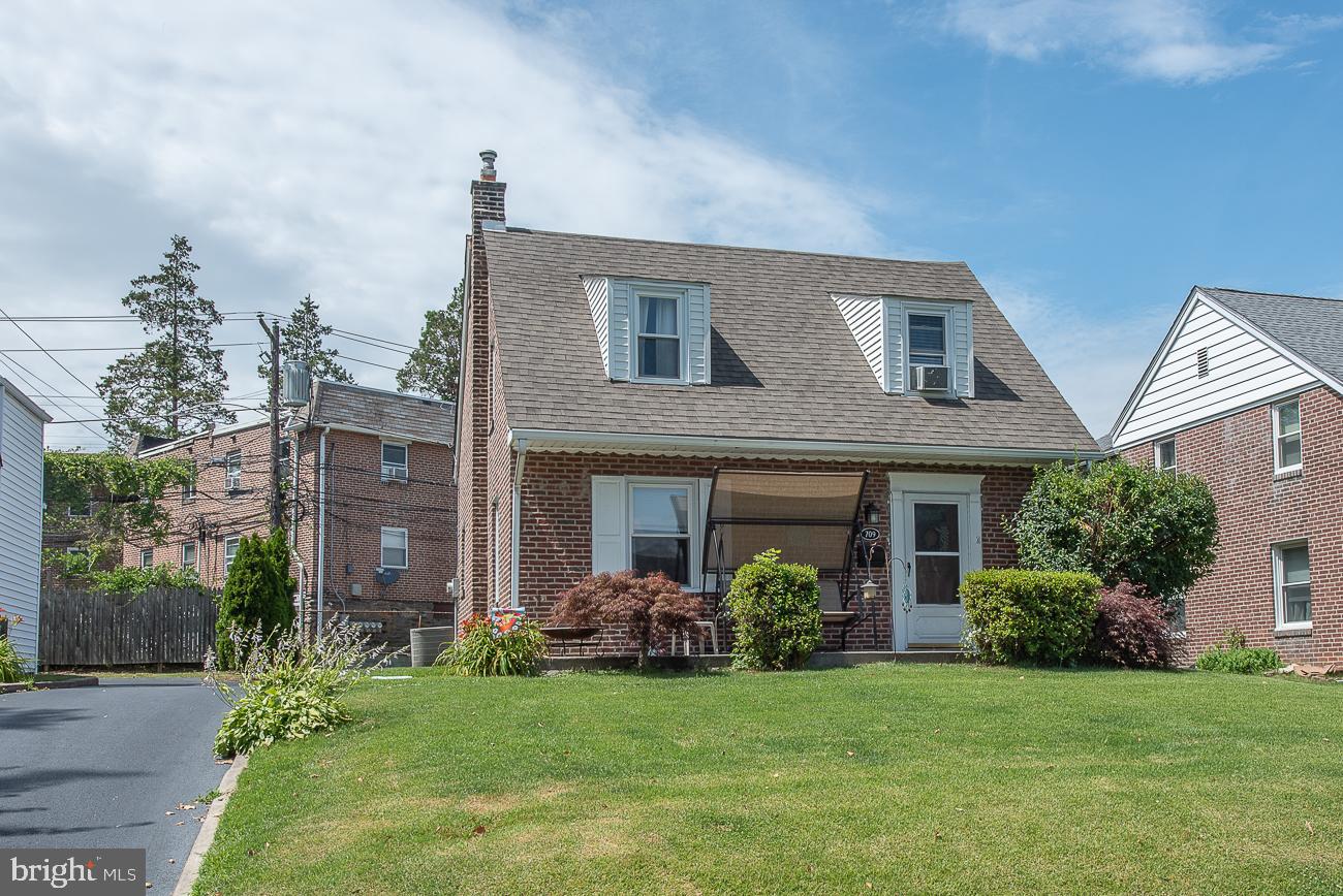 709 Braxton Road Ridley Park, PA 19078 - Photo 2 of 36 Gallery Image 2