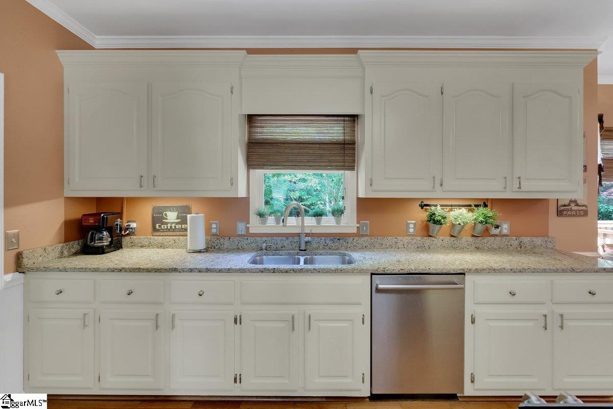 7 Shadow Point Court Simpsonville, SC 29681 - Photo 10 of 34 Gallery Image 10